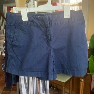 Vineyard vines everyday short, ladies size 8, navy blue